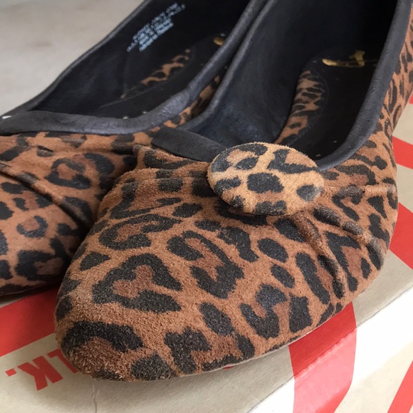 J Shoes Audrey Leopard Flats! Comfy soles! - Picture 3 of 6